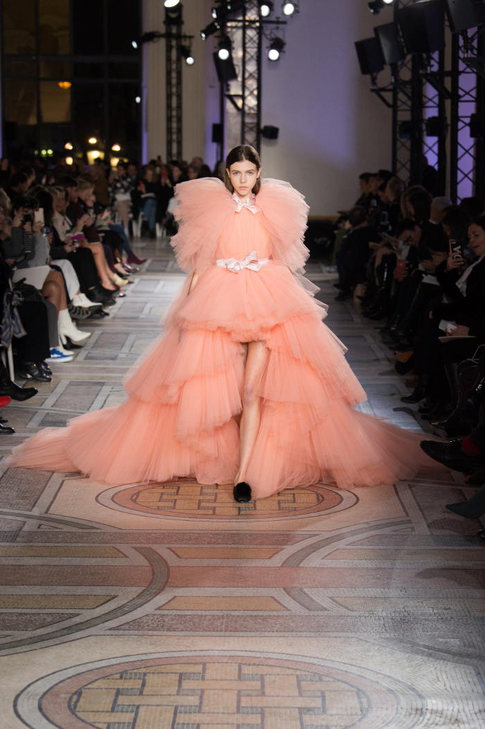 ジャンバティスタ ヴァリ（GIAMBATTISTA VALLI）2018年春夏オート 
