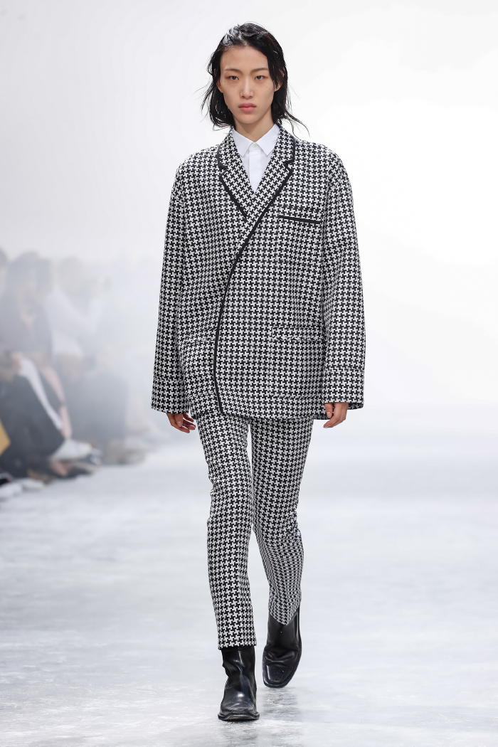 ☆HAIDER ACKERMANN ハイダーアッカーマン☆サイドストライプラインパンツ ハイダー アッカーマン（HAIDER ACKERMANN）2019年春夏コレクション