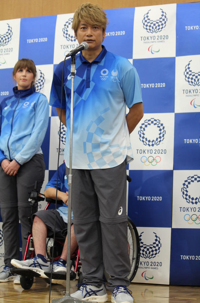 香取慎吾さんが2020年東京オリンピック パラリンピックの フィールドキャスト シティキャストユニフォーム発表会 に出席 この方が体のラインがきれいに見えるんじゃないか など細かいところまで話し合った Zoom Up Collection