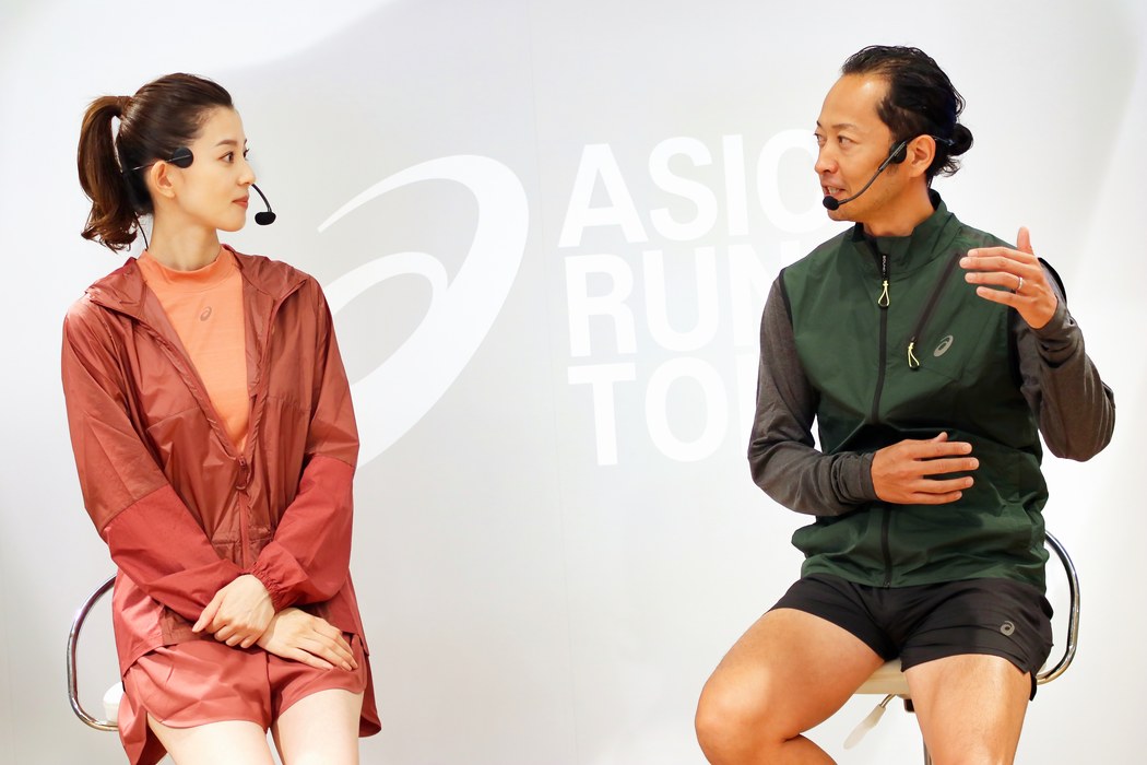 「ASICS RUN TOKYO MARUNOUCHI（アシックスラン東京丸の内）」リニューアルオープン記者発表会が開催。朝比奈彩さんが登場